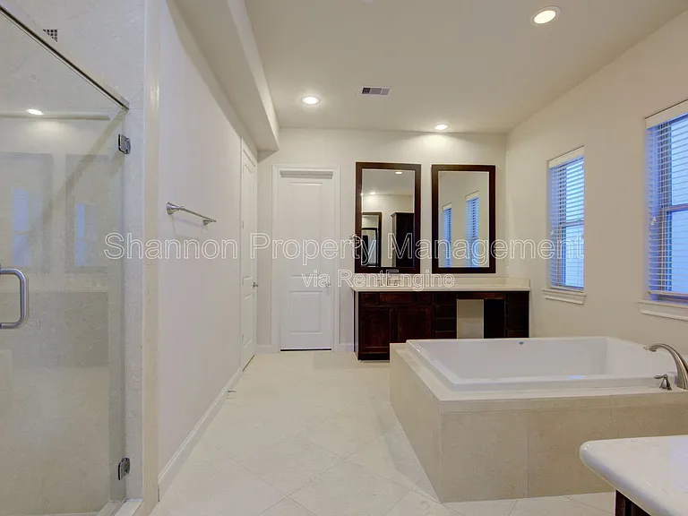 9627 Fannin Sta W — Photo 18