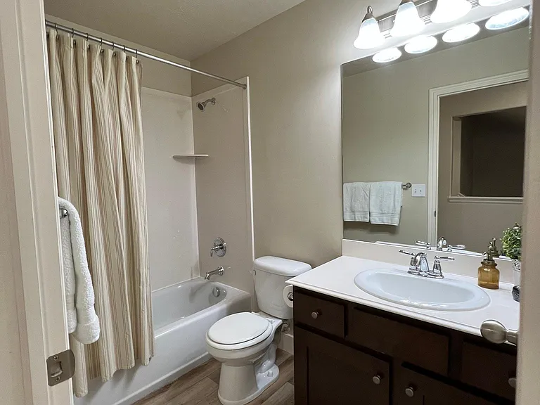 1043 N 740 W — Photo 15