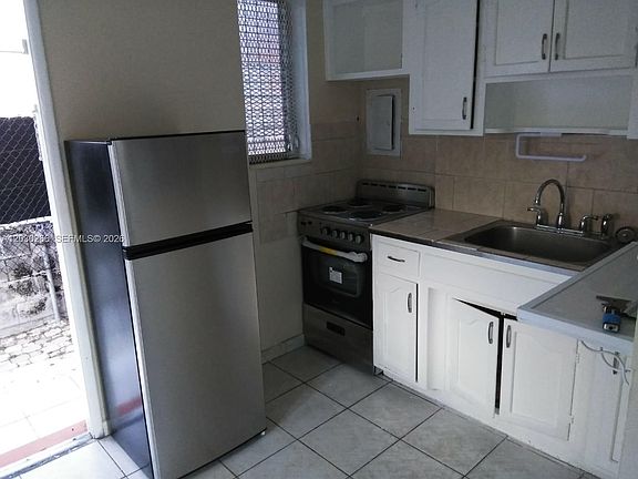 3rd image of 1821 SW 7th St #7