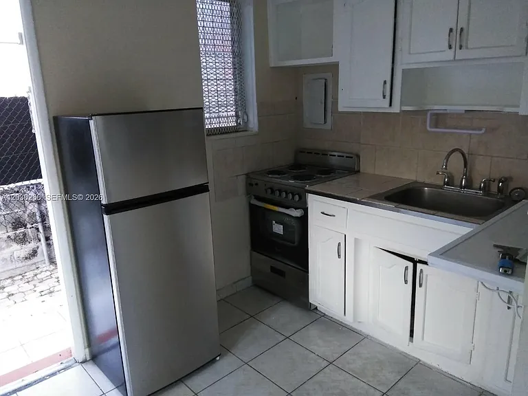 1821 SW 7th St #7 — Photo 3