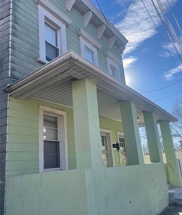 2nd image of 102 Hancock St