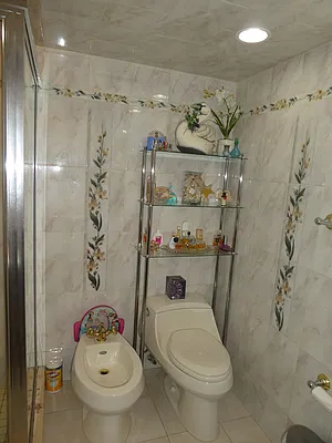 Sold by Century 21 Mizrahi Realty | media 44