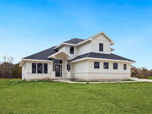13311 Woodland Ranch Dr, Lees Summit, MO 64086