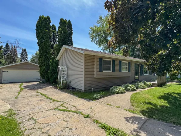 1521 Nelson Dr, Machesney Park, IL 61115