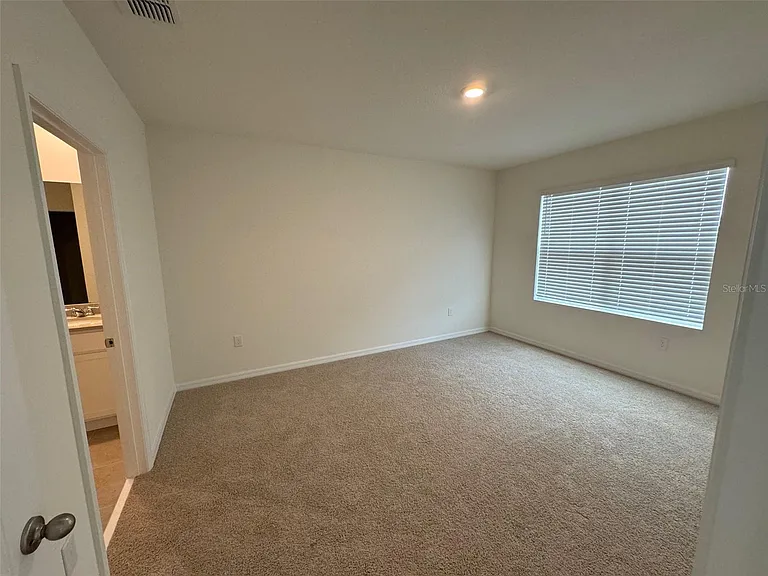 240 Taylor Groves St — Photo 10