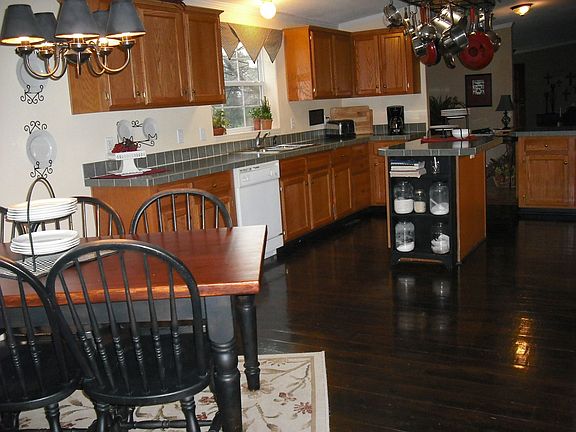 kitchen 30+ ft counters