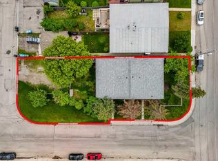 1326 25th St W, Calgary, AB T2A0X5