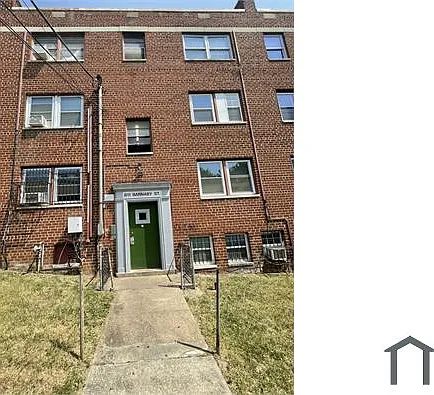 811 Barnaby St SE #104 — Photo 1