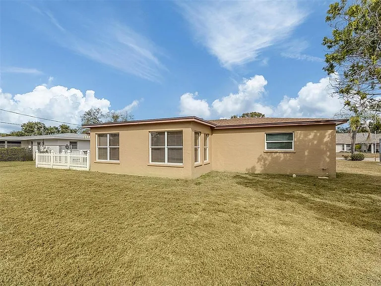 1215 Mango Ave — Photo 32