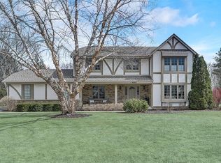 4507 W Meadow Cir W, Mequon, WI 53092