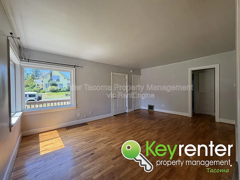 3201 N Mason Ave — Photo 2