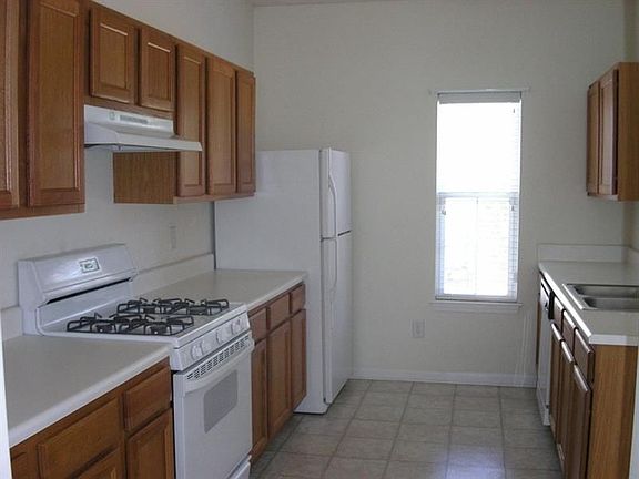5th image of 974 Tree Creek Blvd