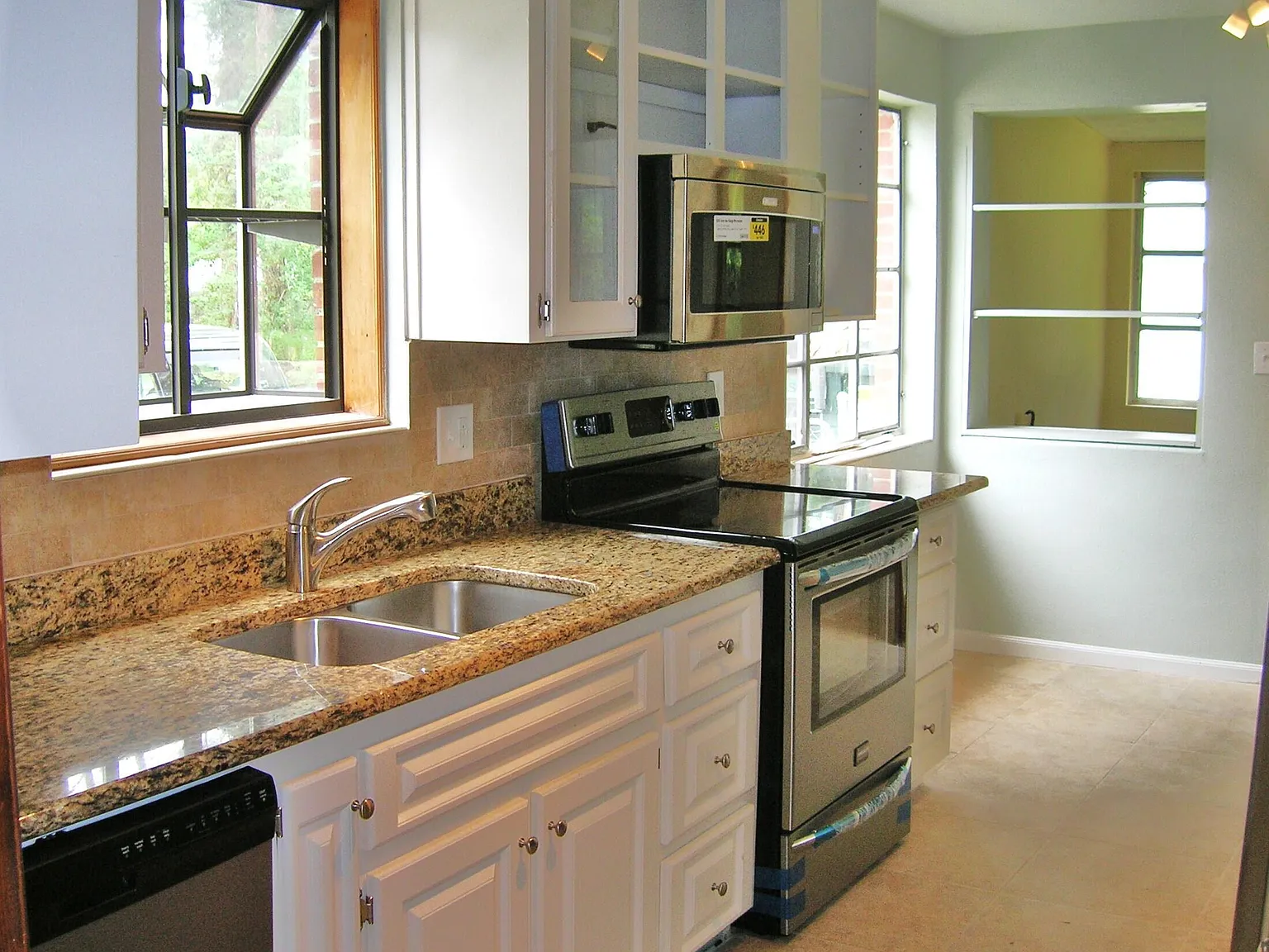 3 bed, 1.0 bath, 1232 sqft, $1,850 — Photo 4