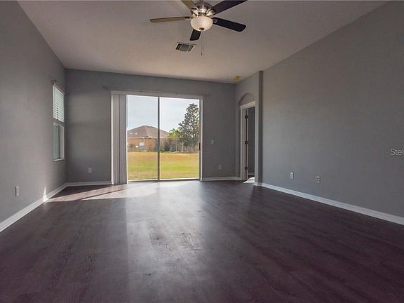 4th image of 7437 Surrey Wood Ln