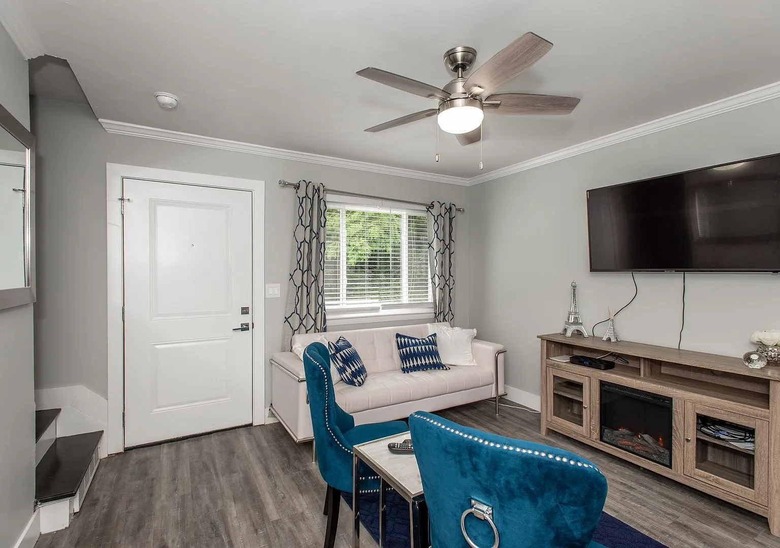 University Townhomes in Avondale — Photo 2
