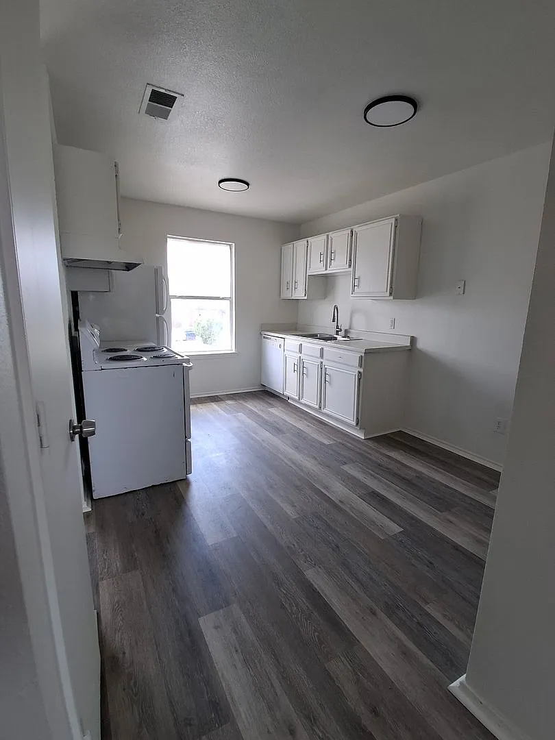 1105 Horizon Dr — Photo 3