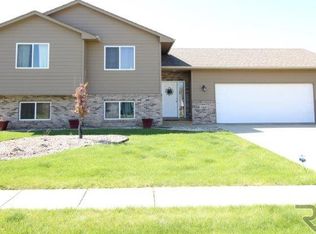 7205 W Prairie Rose St, Sioux Falls, SD 57107