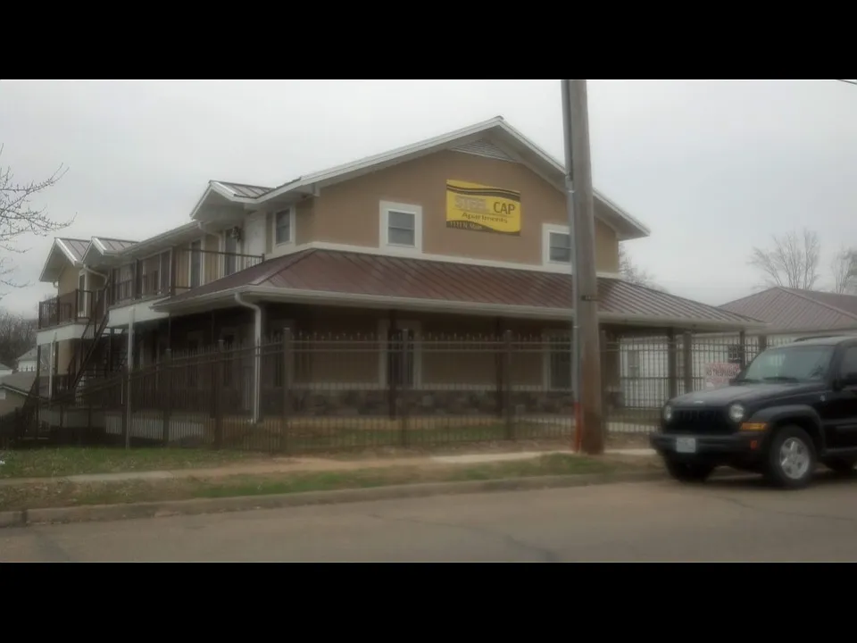 N Main St