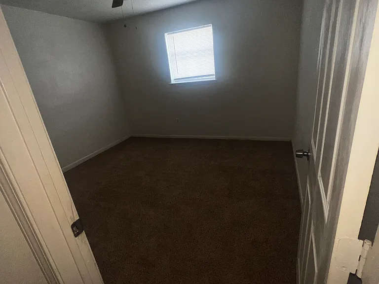 525 Spring Dr — Photo 14