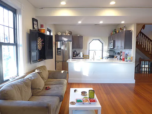 61 Beech Glen St #1 Photo 1
