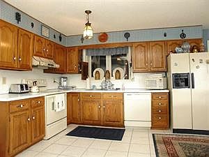 3rd image of 20 Dyer Ln