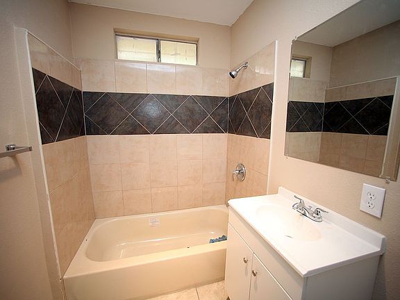 4th image of 1611 W 60th Pl