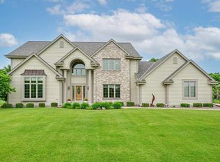 N73W28949 Bark River Rd, Hartland, WI 53029