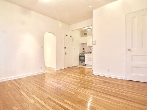 2nd image of 71 Lefferts Pl #4R