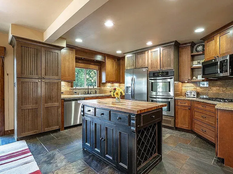 3 bed, 1584 sqft, $3,039 — Photo 4