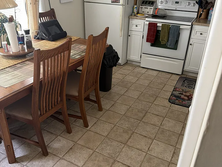 271 W Ridge St — Photo 4