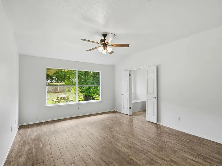 1005 Rolling Ridge Dr — Photo 6