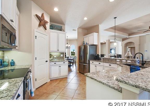 5th image of 524 Bacio St