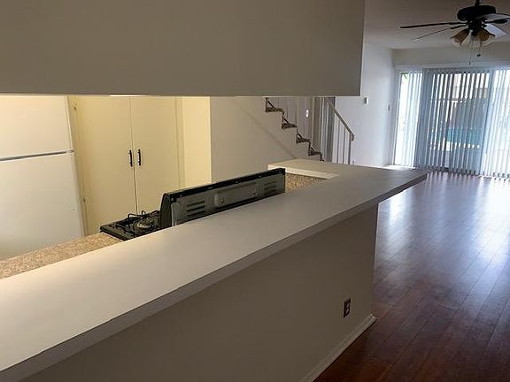 2nd image of 14134 Burbank Blvd APT 3