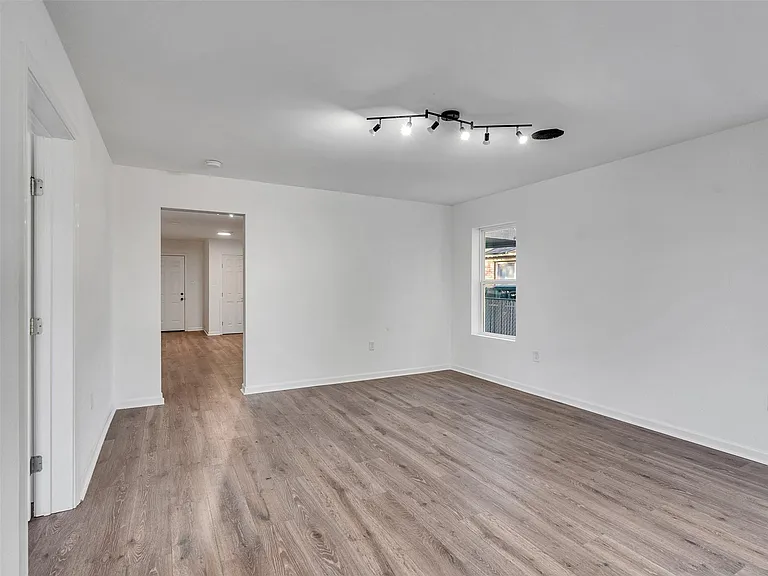 2416 Cumberland St — Photo 4