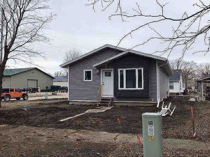 1st image of 601 6th Ave E