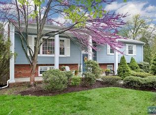 255 Capri Ter, Park Ridge, NJ 07656