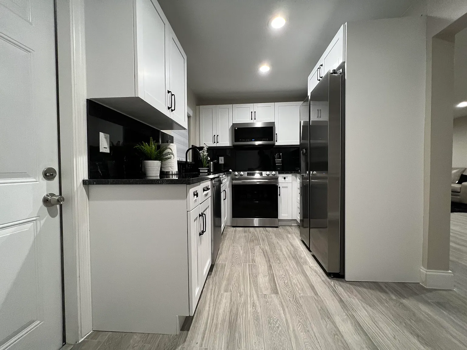 5 bed, 2.0 bath, 1562 sqft, $7,500 — Photo 3