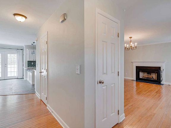 5th image of 5900 Eaglesfield Dr