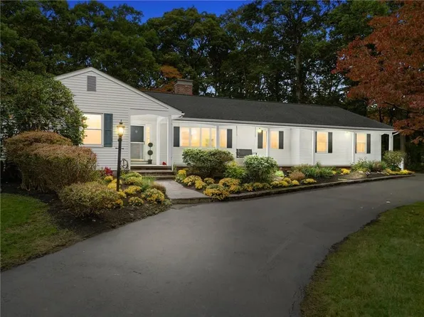 1055 Major Potter Rd, Warwick, RI 02818