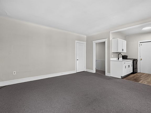 5th image of 332 W Washington St #2