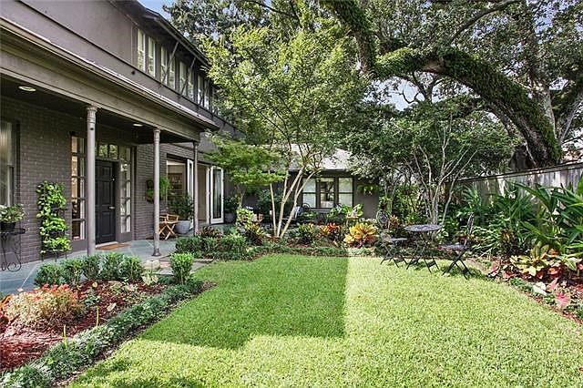 Private, lushly landscaped yard in front of home