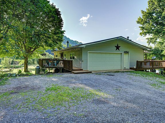 2nd image of 130 Dogwood Ln