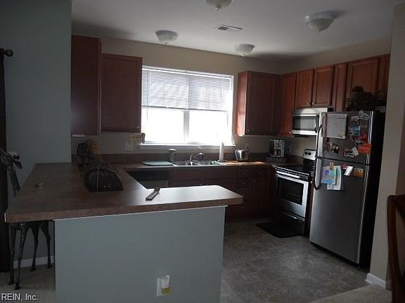 4th image of 900 Southmoor Dr Unit 202