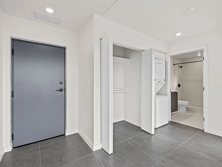 315 NW 32nd St — Photo 50
