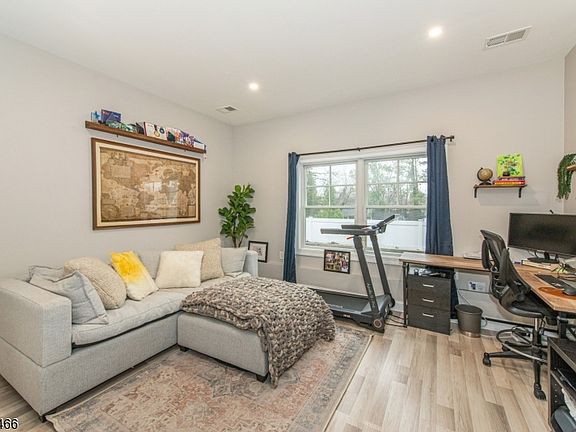 5th image of 117 Valley Rd APT 3