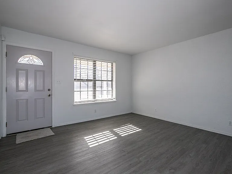 1341 E 142nd St S — Photo 17