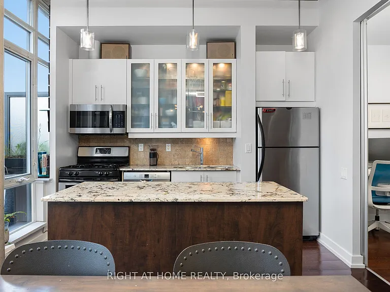 66 Portland St #Penthouse 805 — Photo 10