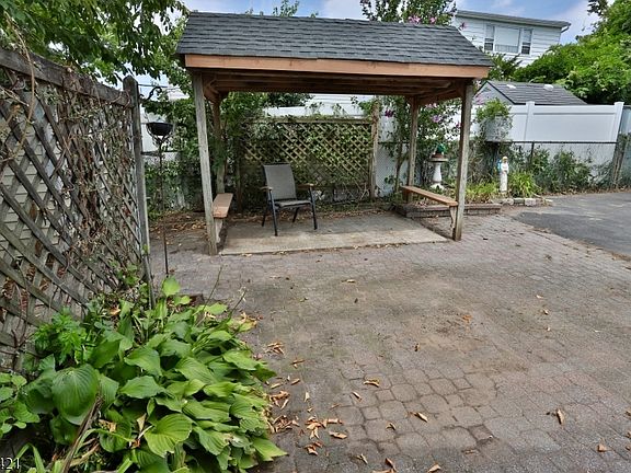 5th image of 39 Chestnut St