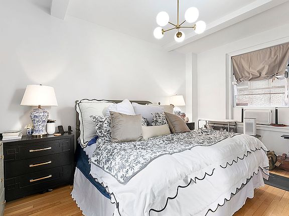 5th image of 162 W 56th St APT 602
