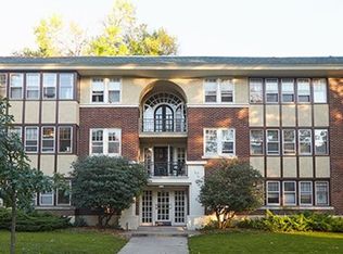 2114 N Summit Ave #16, Milwaukee, WI 53202